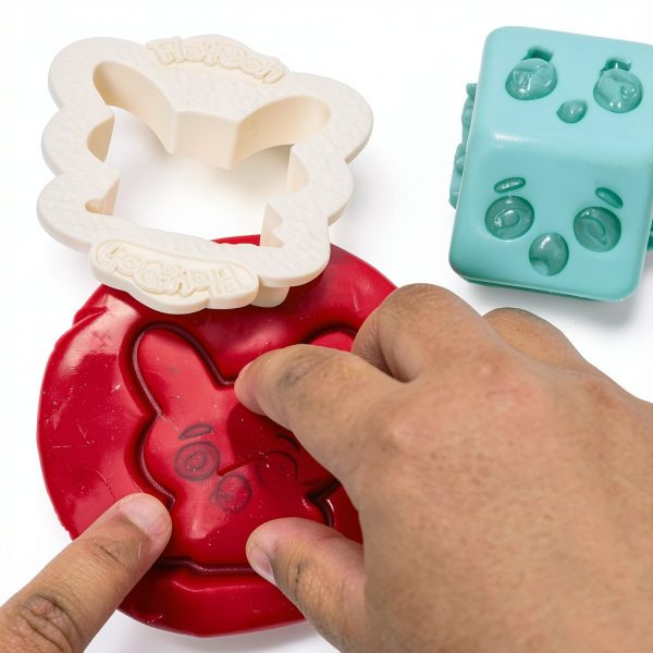 Hasbro Play-Doh On-the-Go Creative Kit with 19 Tools, 4 Color Cans,-12